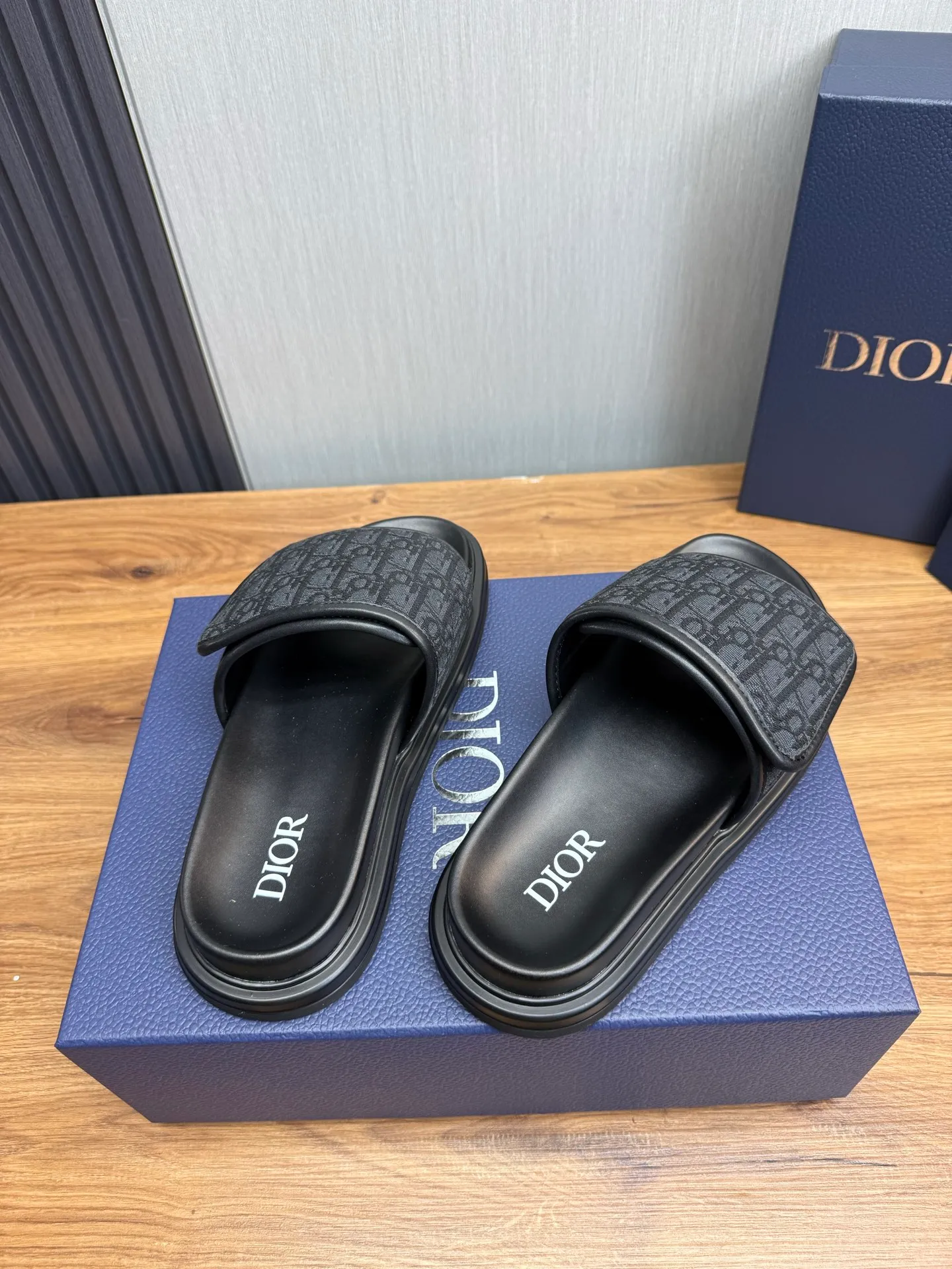 Men's shoes 💰280💰 Dior. Men's slippers 🩴Official website 1:1 production 38-45 yards 45 46 🉑️Customized original material shipped✅